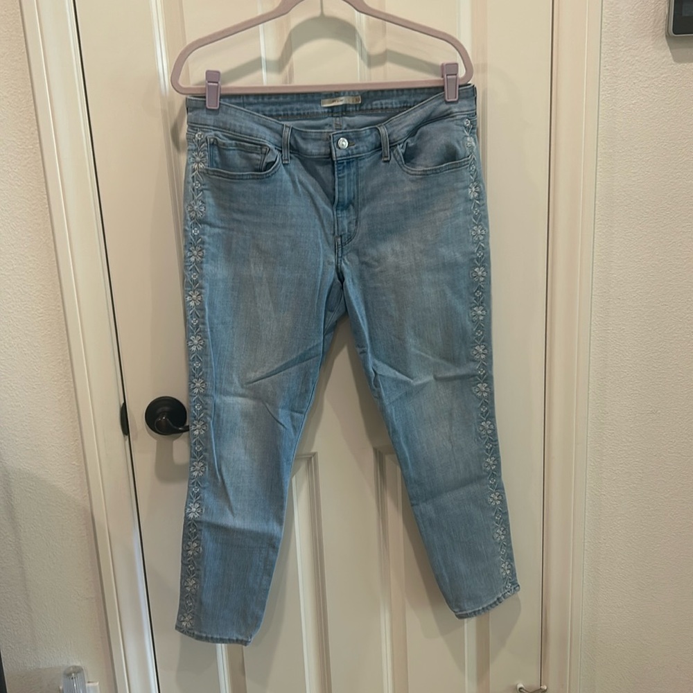 Levi’s Floral 711 Skinny Jeans *Size 33/16*